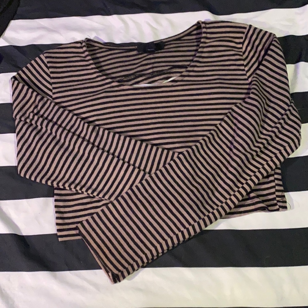 Striped crop top long sleeve w heart cut out back